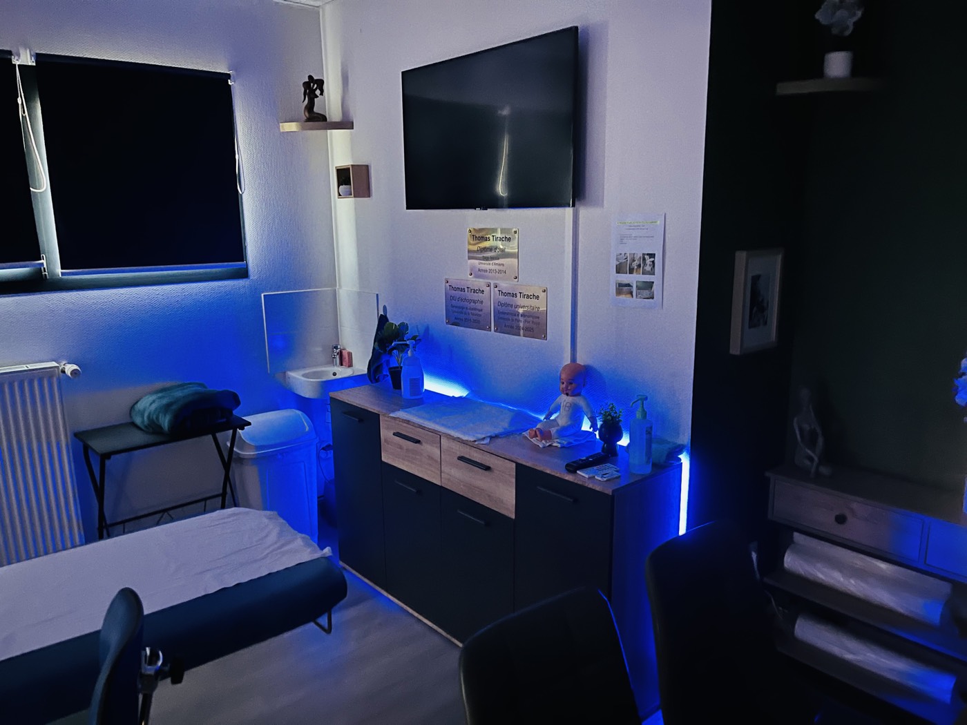 Salle d'examen en lumière tamisée